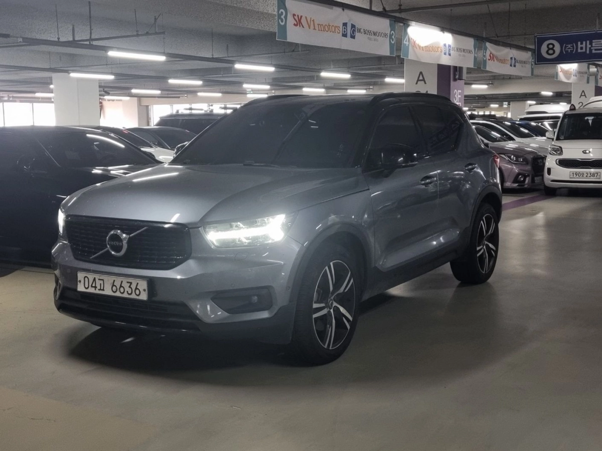 VOLVO XC40  2019
