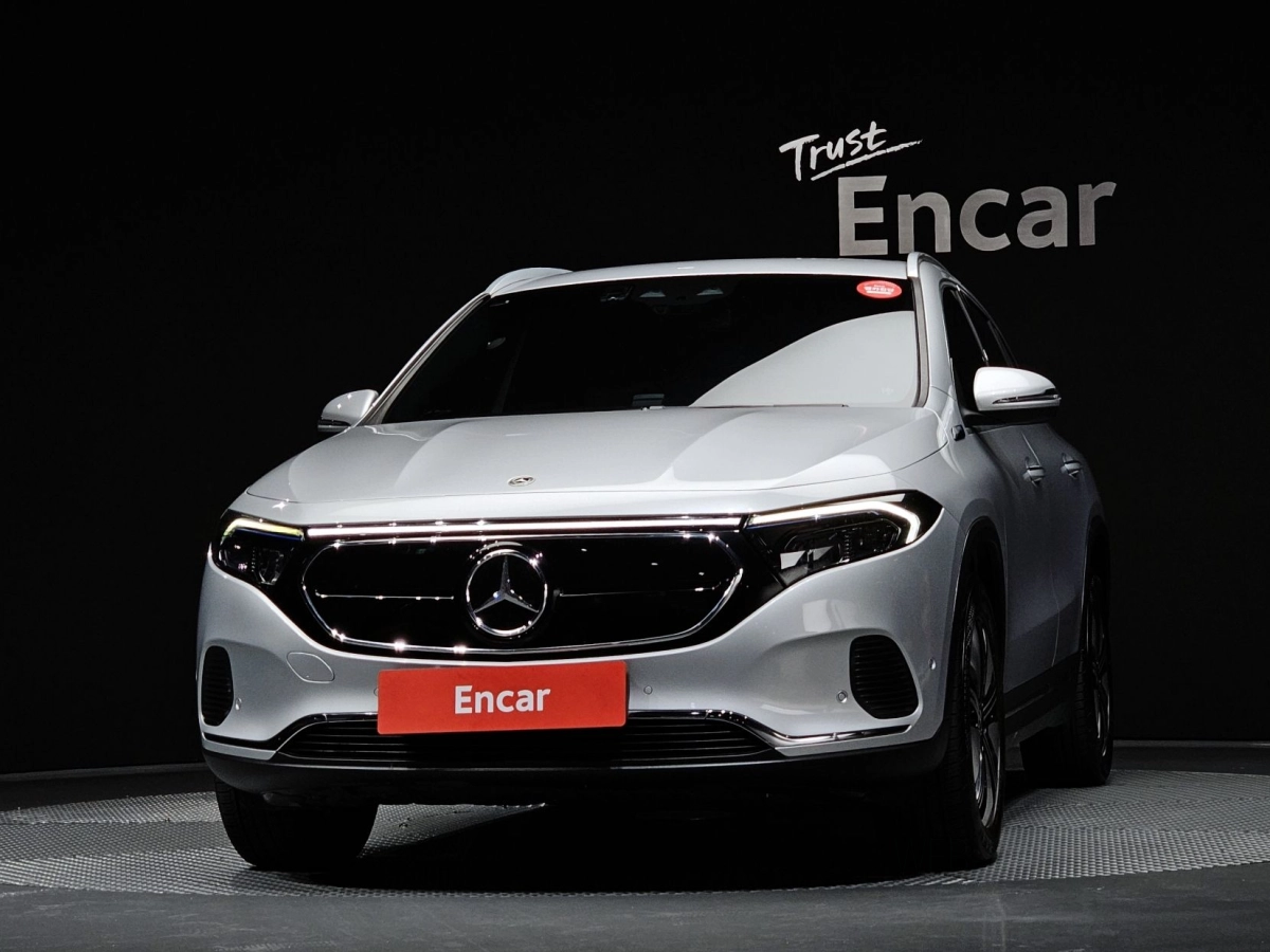 MERCEDES BENZ EQA H243