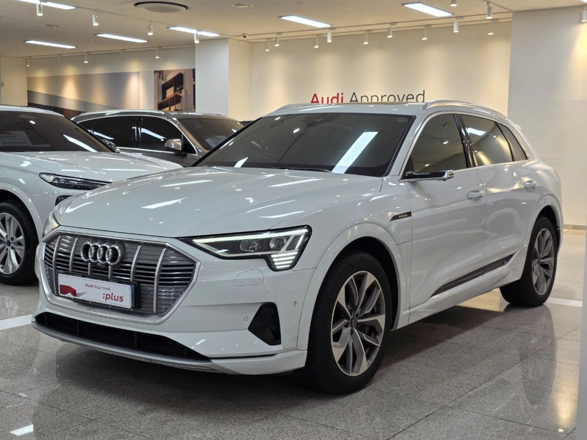 AUDI E-TRON  2022