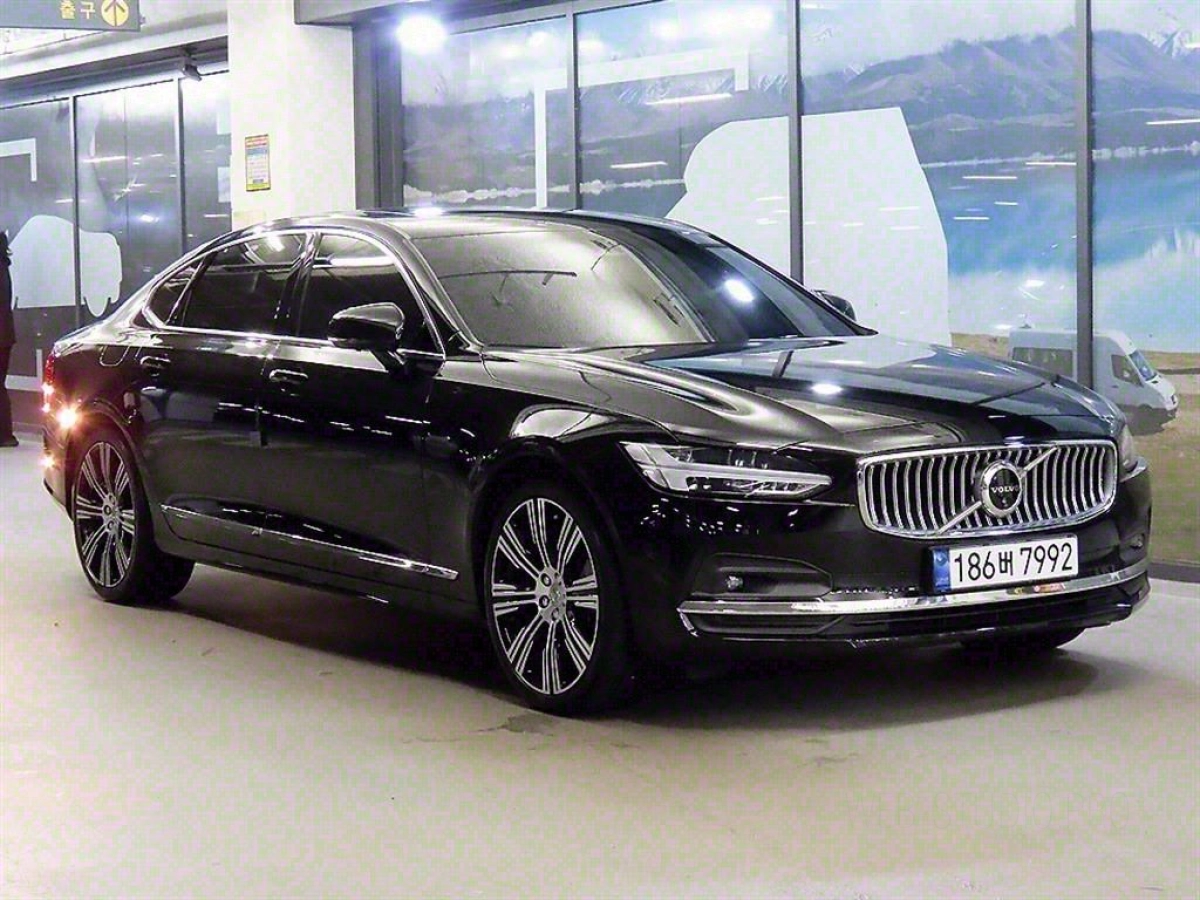 VOLVO S90