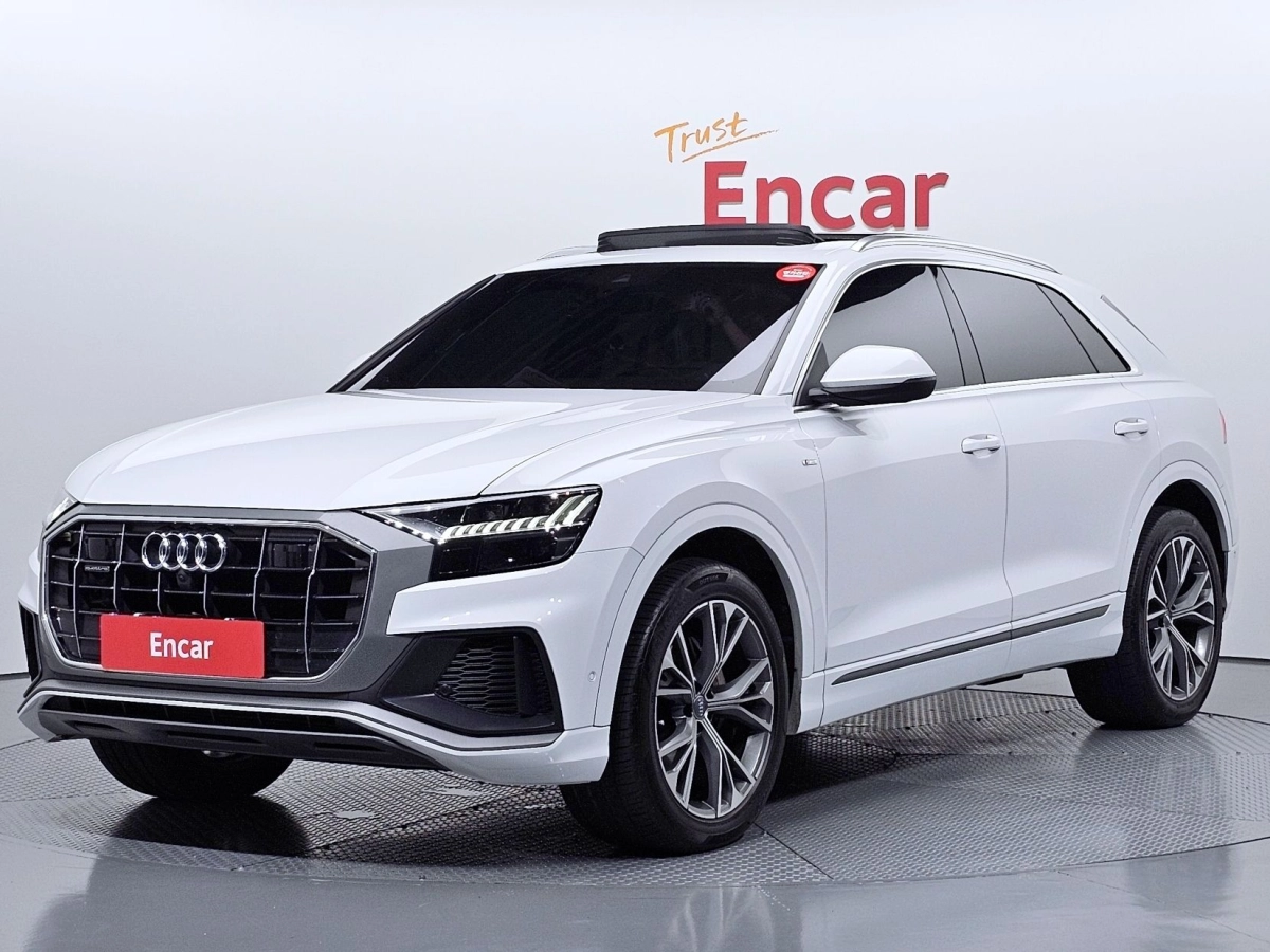 AUDI Q8 4M
