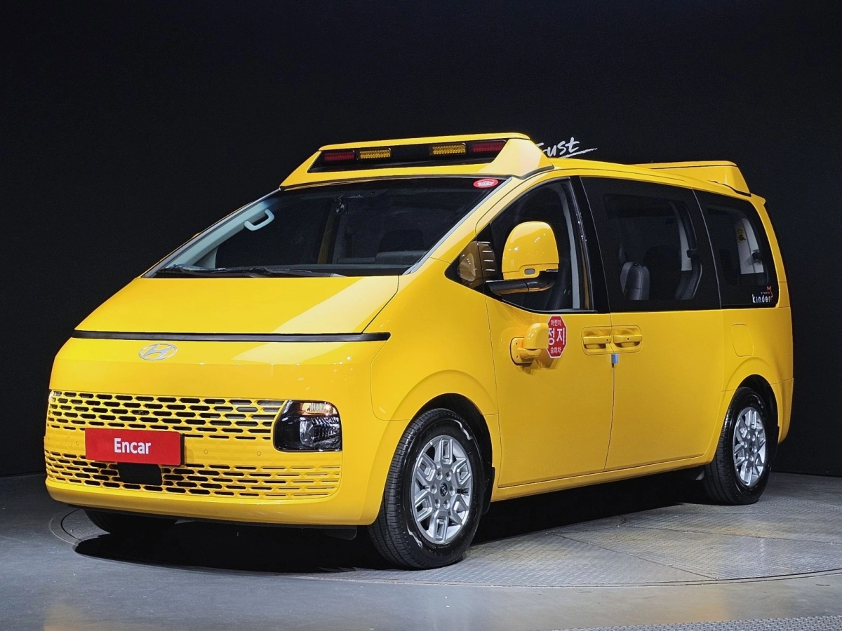 HYUNDAI STARIA 2025