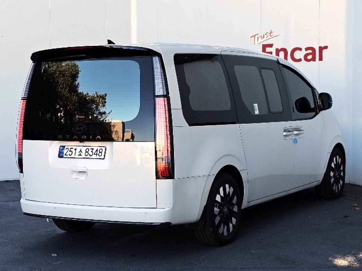 HYUNDAI STARIA
