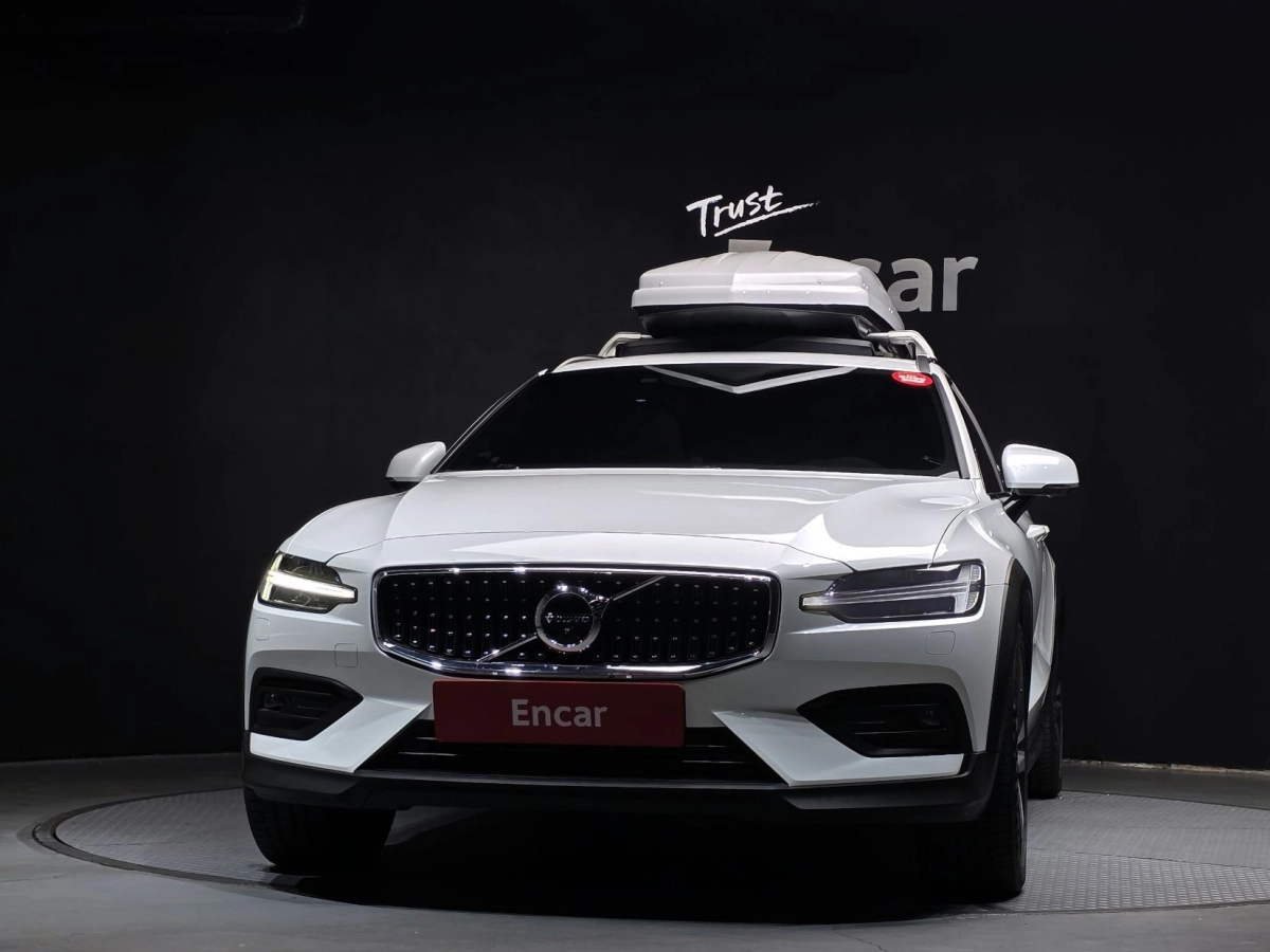 VOLVO V60 CROSS COUNTRY