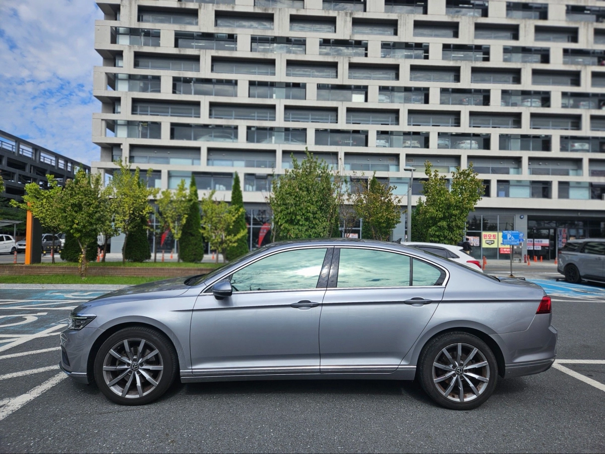 VOLKSWAGEN PASSAT GT B8
