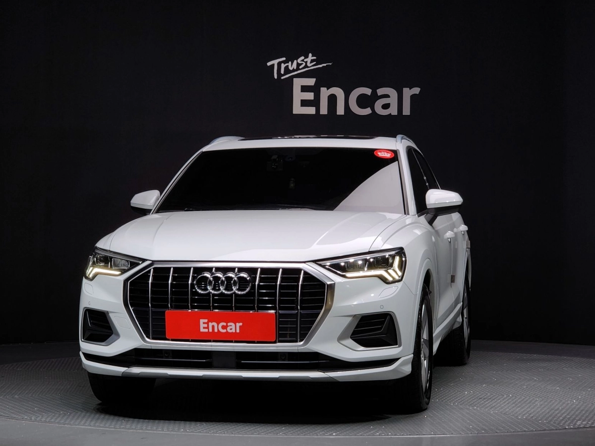 AUDI Q3 F3