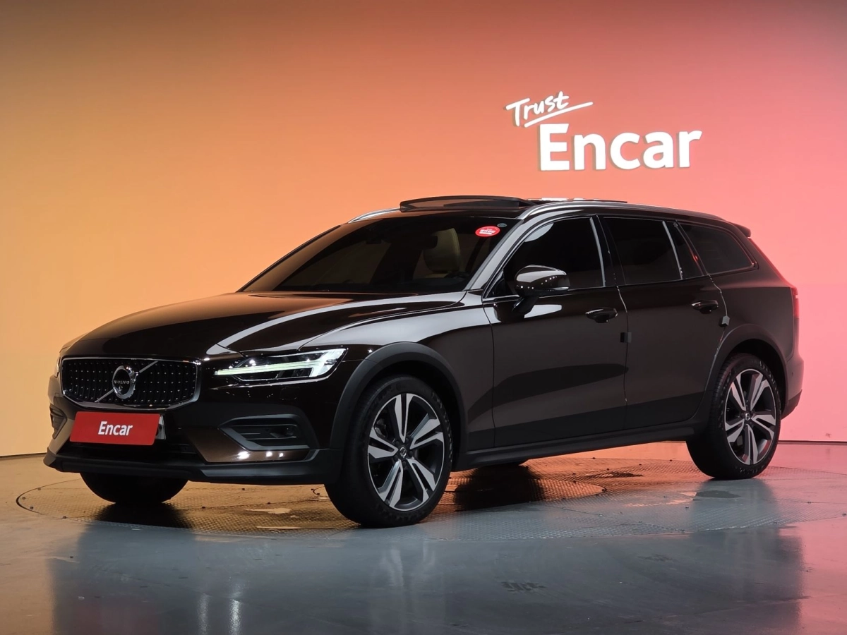 VOLVO V60 CROSS COUNTRY