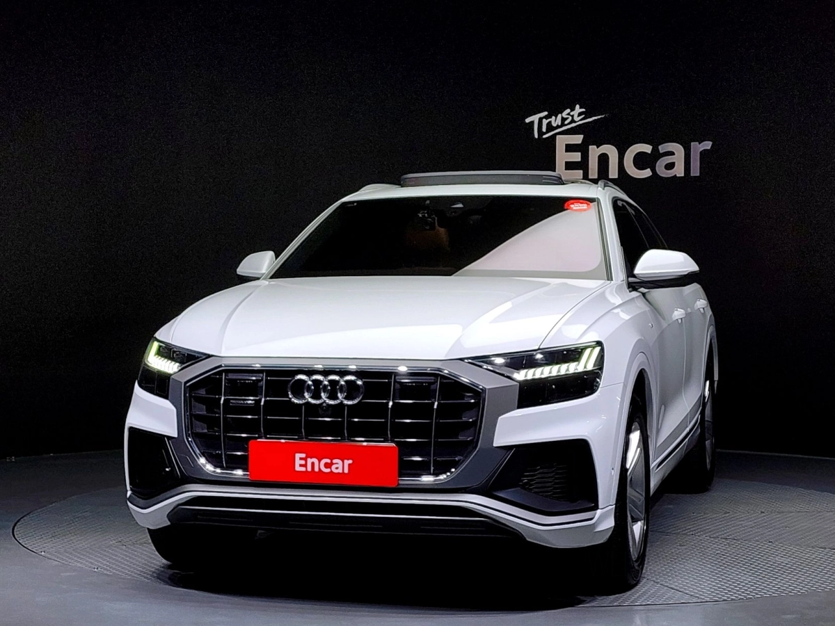 AUDI Q8 4M
