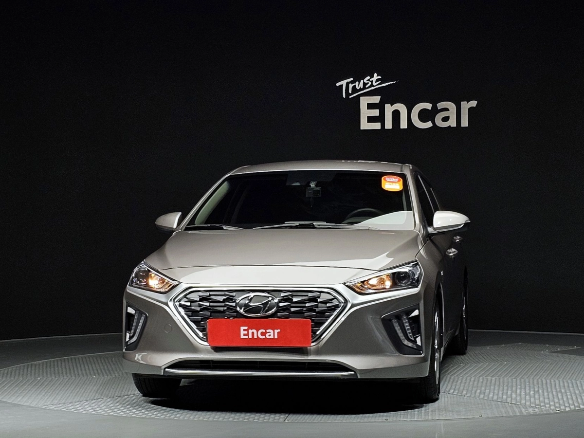 HYUNDAI IONIQ HYBRID