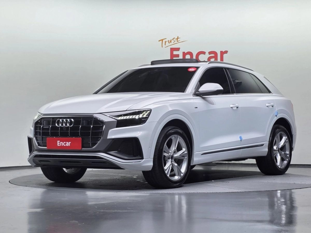 AUDI Q8 4M