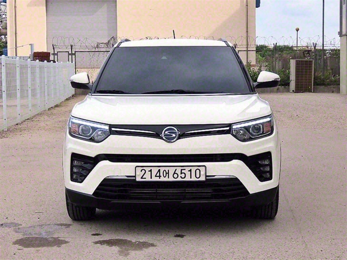 SSANGYONG TIVOLI VERY NEW
