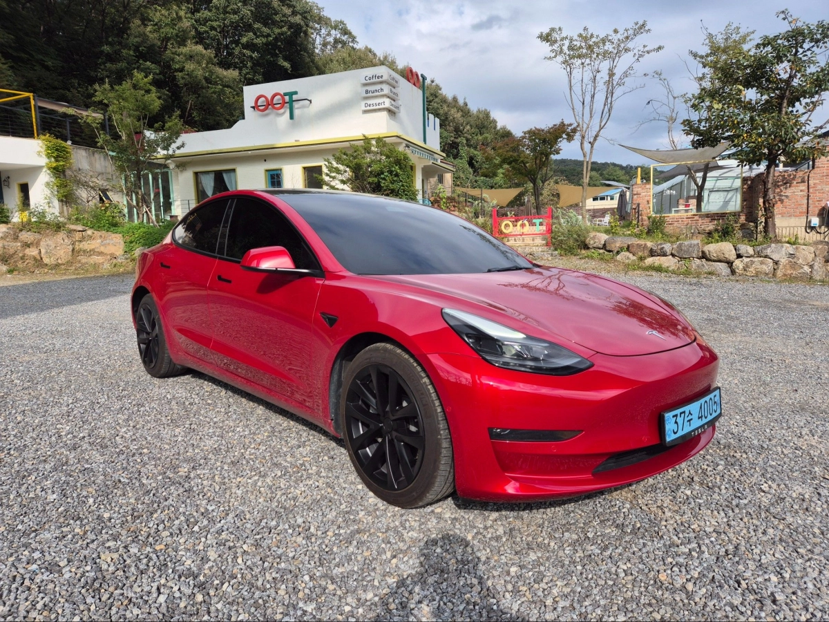 TESLA MODEL 3