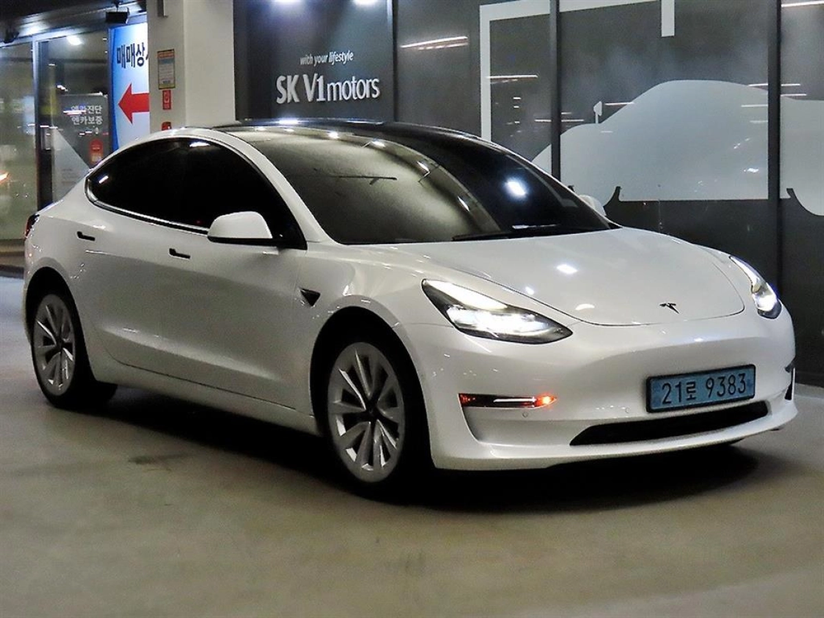 TESLA MODEL 3