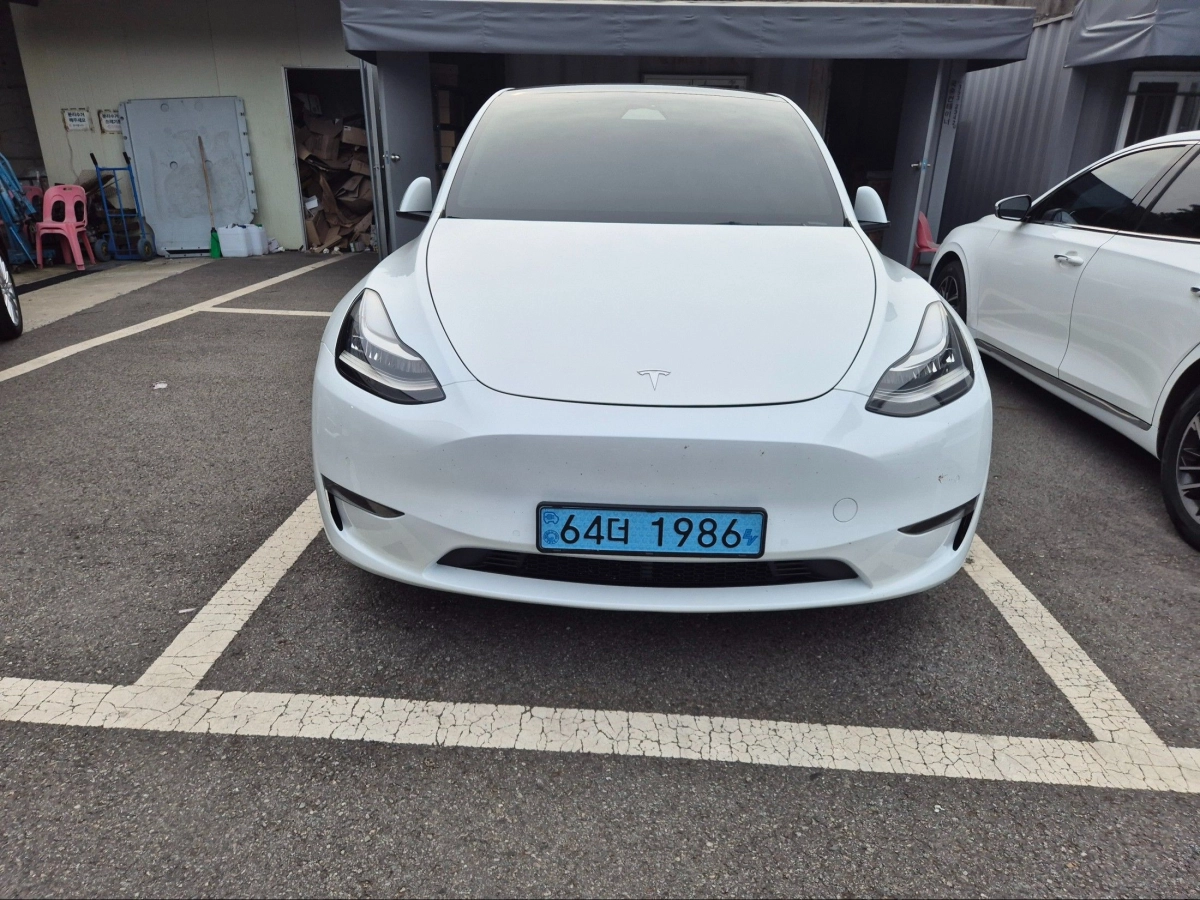 TESLA MODEL Y
