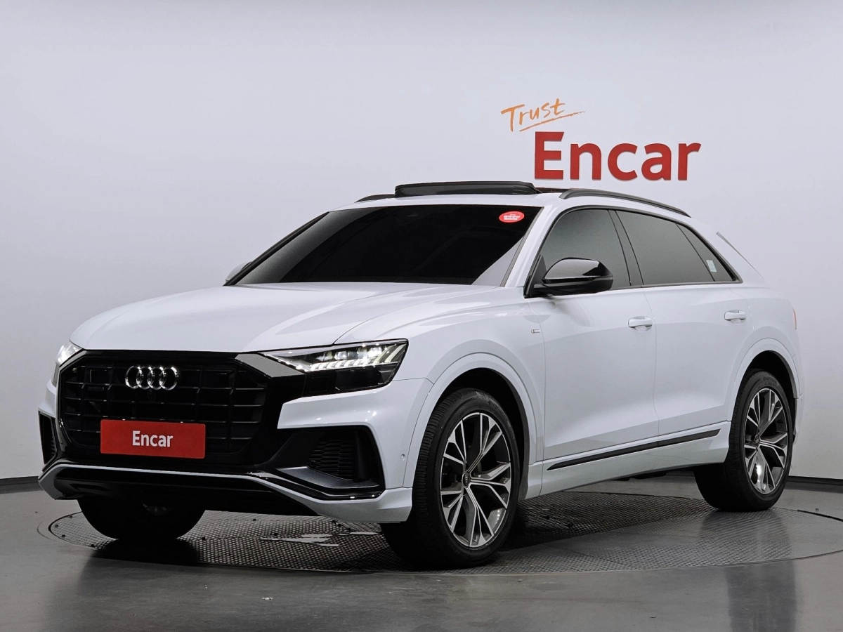 AUDI Q8 4M