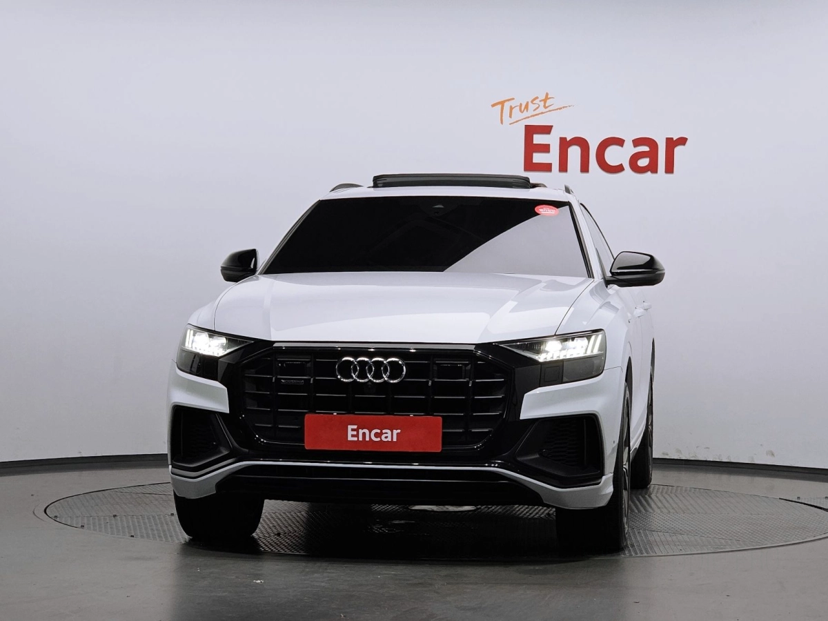 AUDI Q8 4M