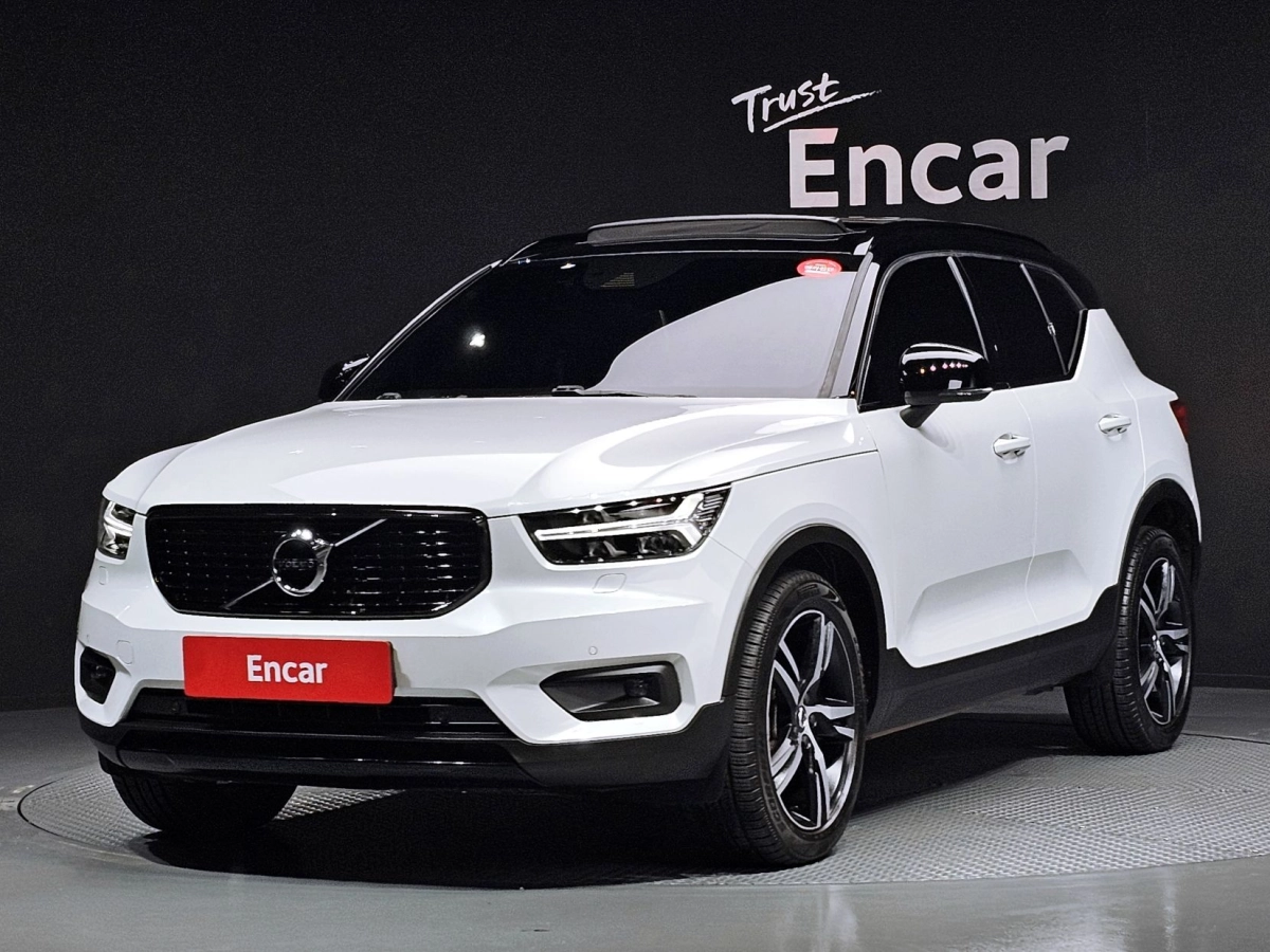 VOLVO XC40