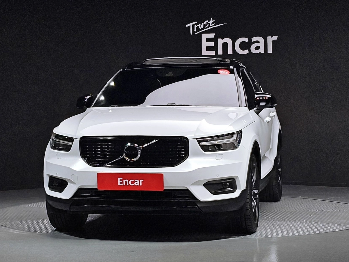 VOLVO XC40