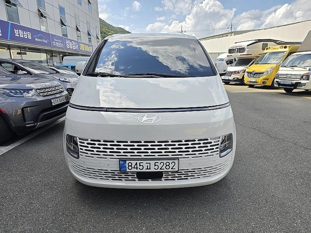 HYUNDAI STARIA 2024
