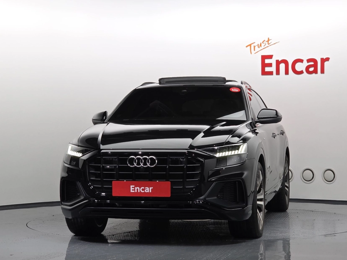AUDI Q8 4M