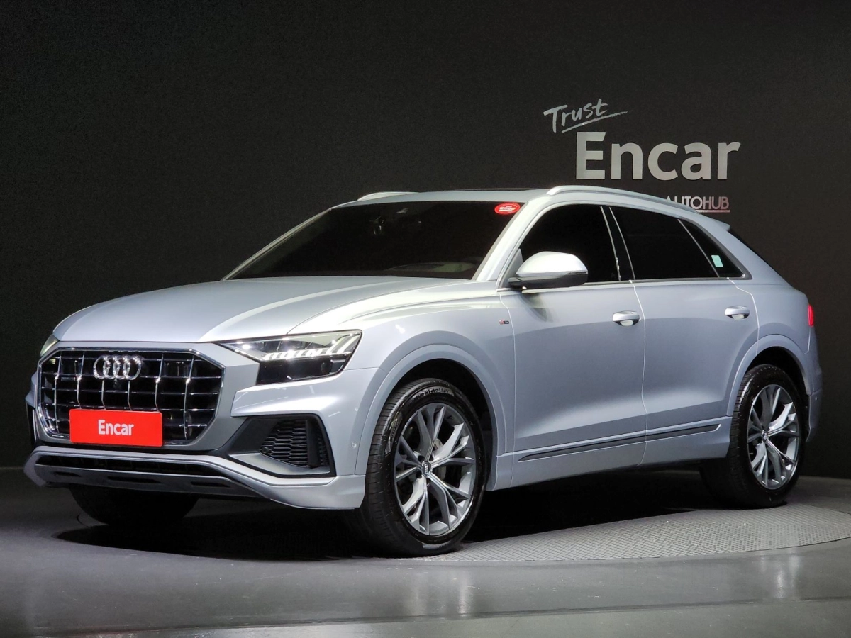 AUDI Q8 4M