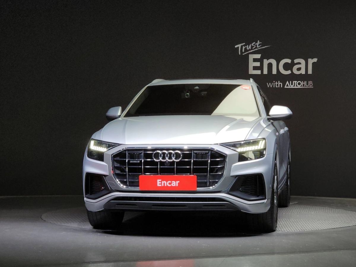 AUDI Q8 4M
