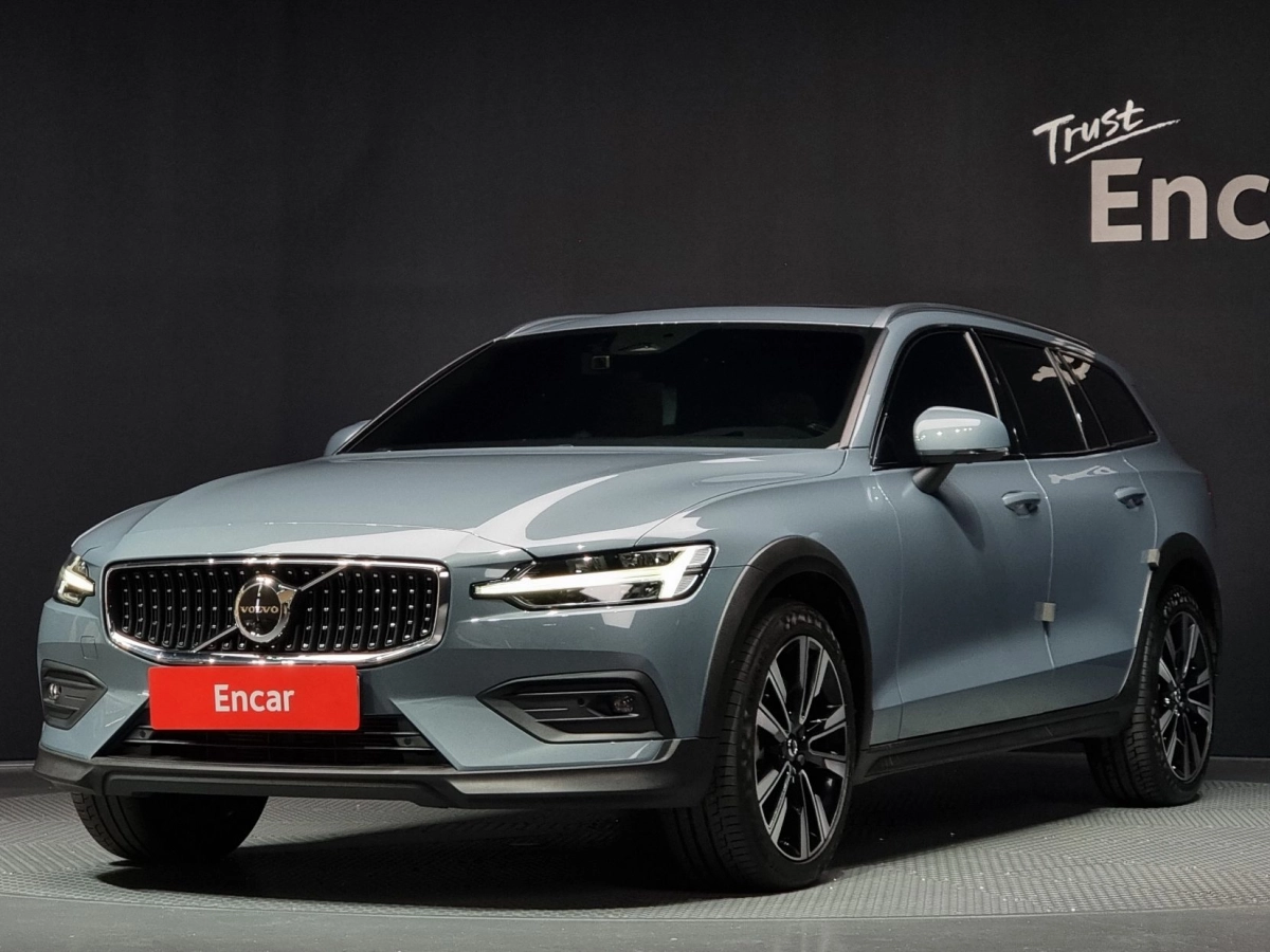 VOLVO V60 CROSS COUNTRY