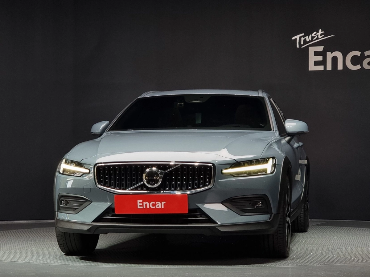 VOLVO V60 CROSS COUNTRY