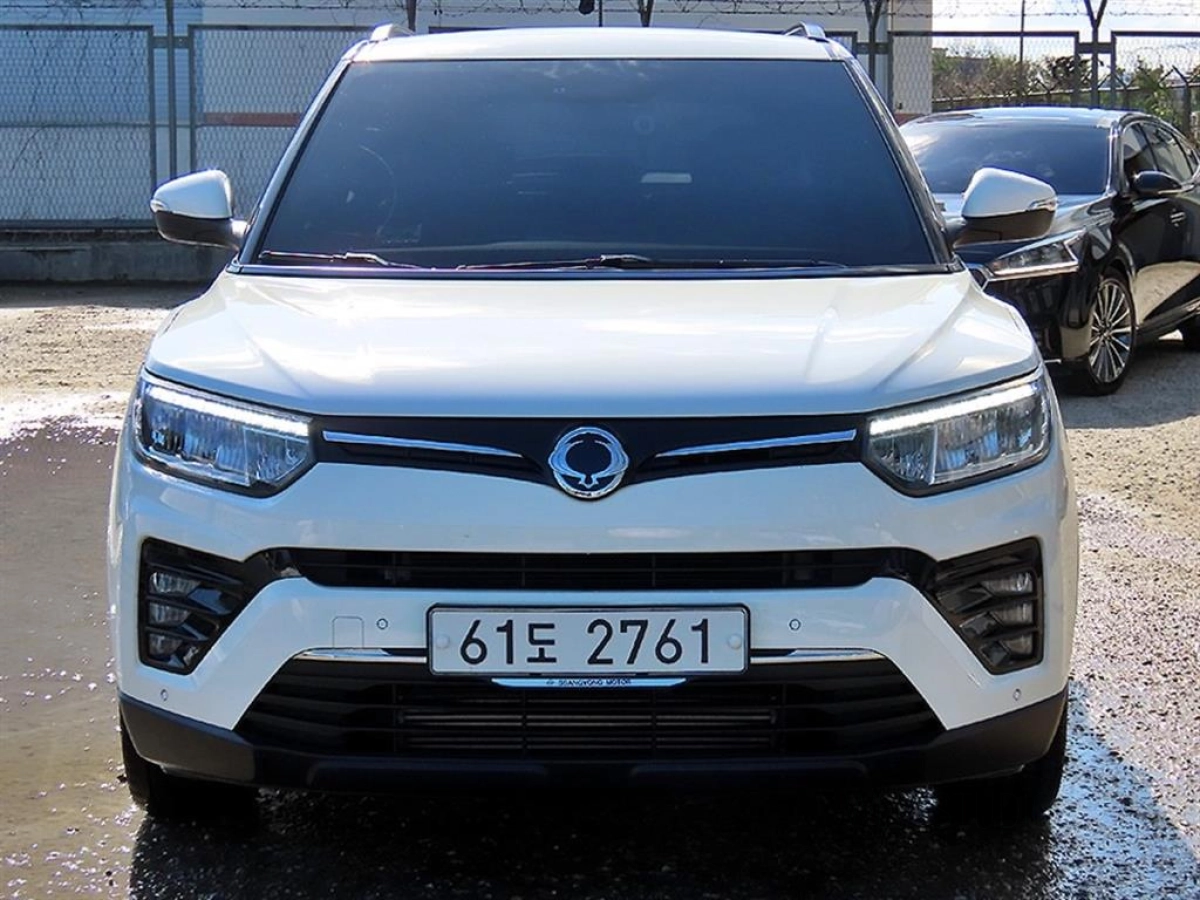 SSANGYONG TIVOLI VERY NEW