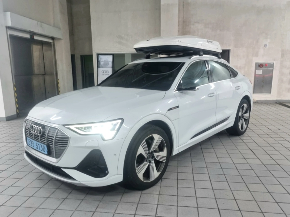 AUDI E-TRON