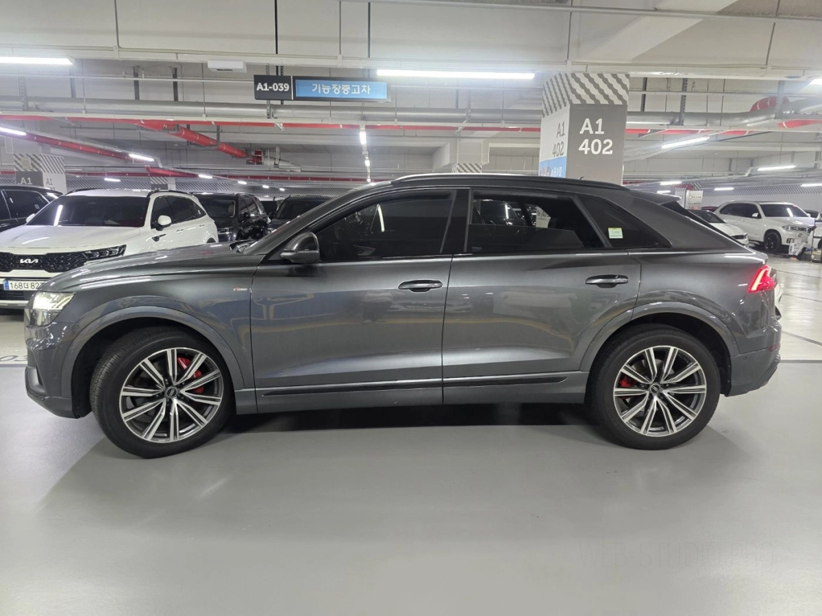 AUDI Q8 4M