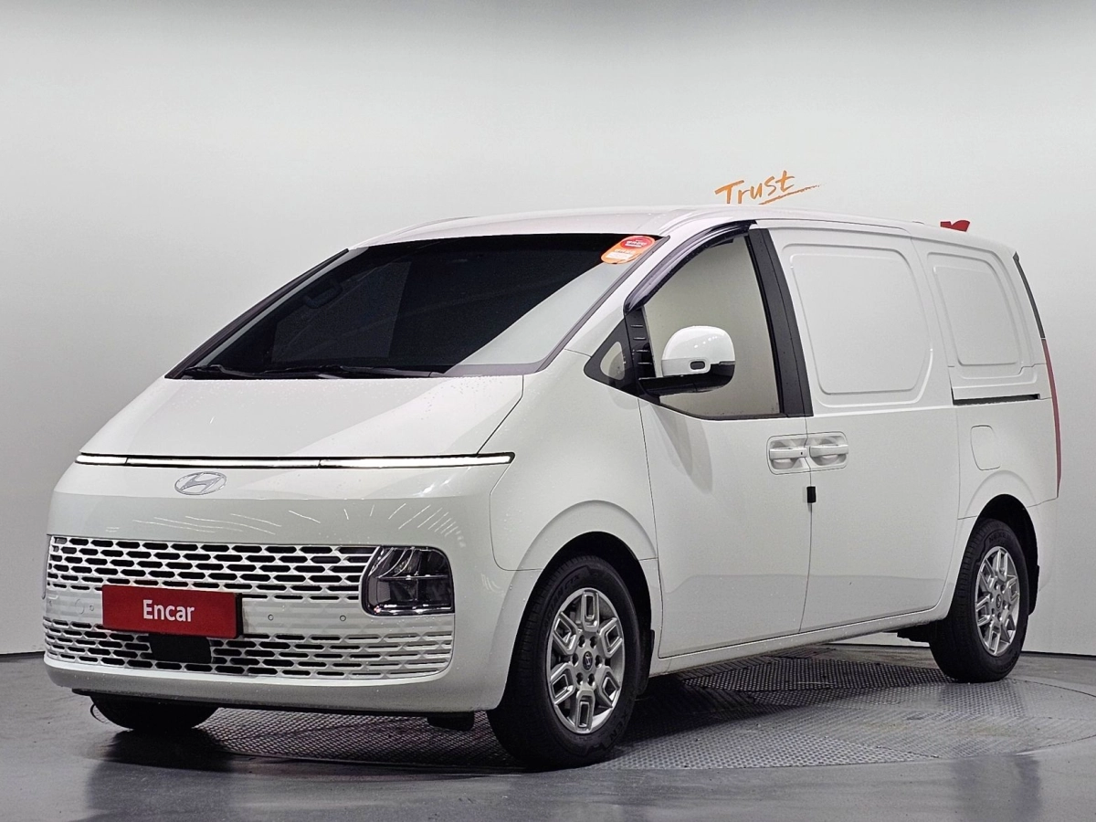 HYUNDAI STARIA 2024