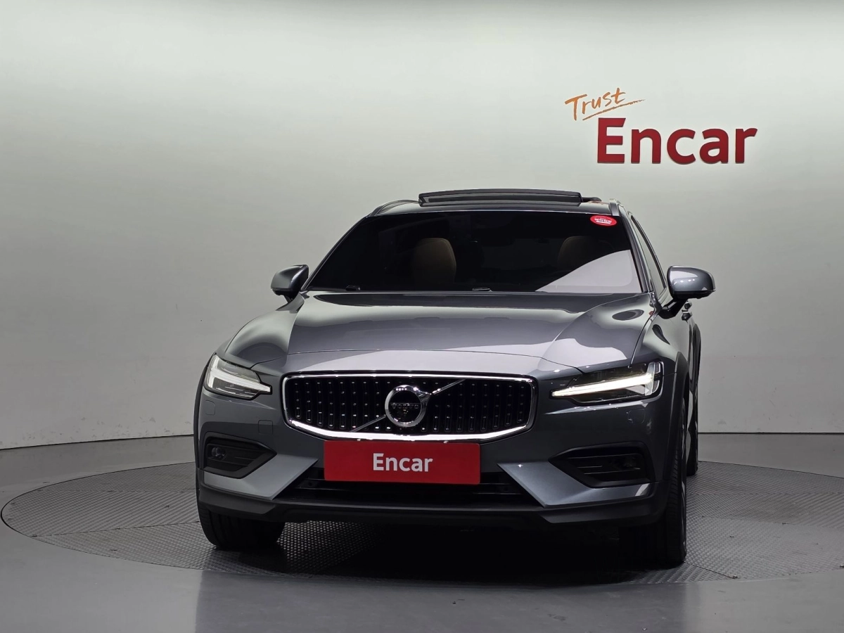 VOLVO V60 CROSS COUNTRY
