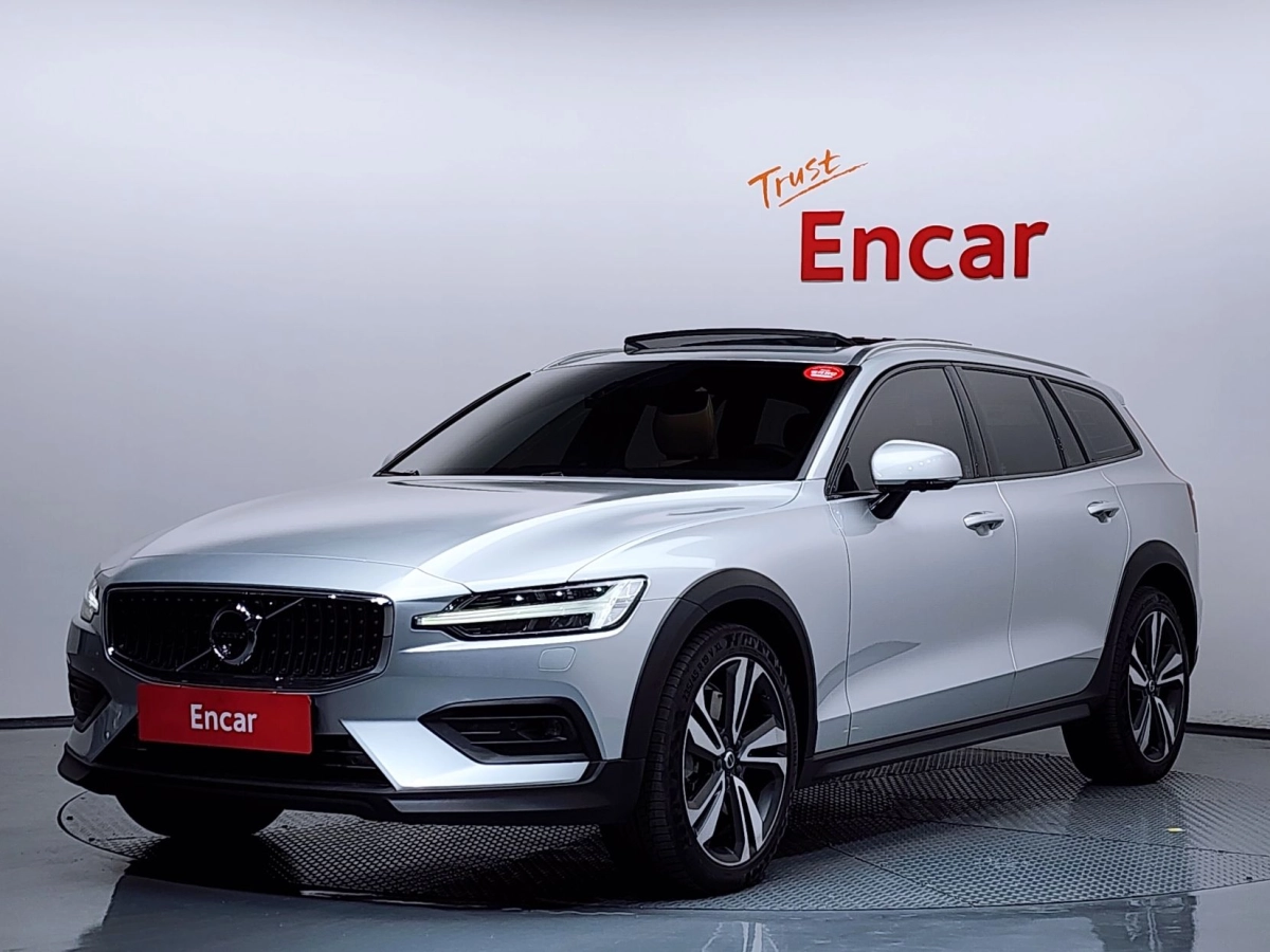 VOLVO V60 CROSS COUNTRY
