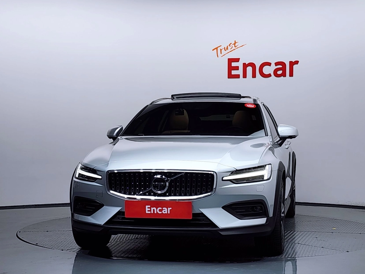 VOLVO V60 CROSS COUNTRY