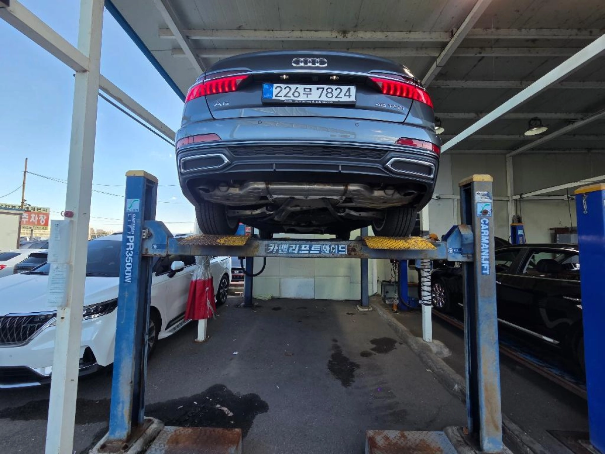 AUDI A6 C8