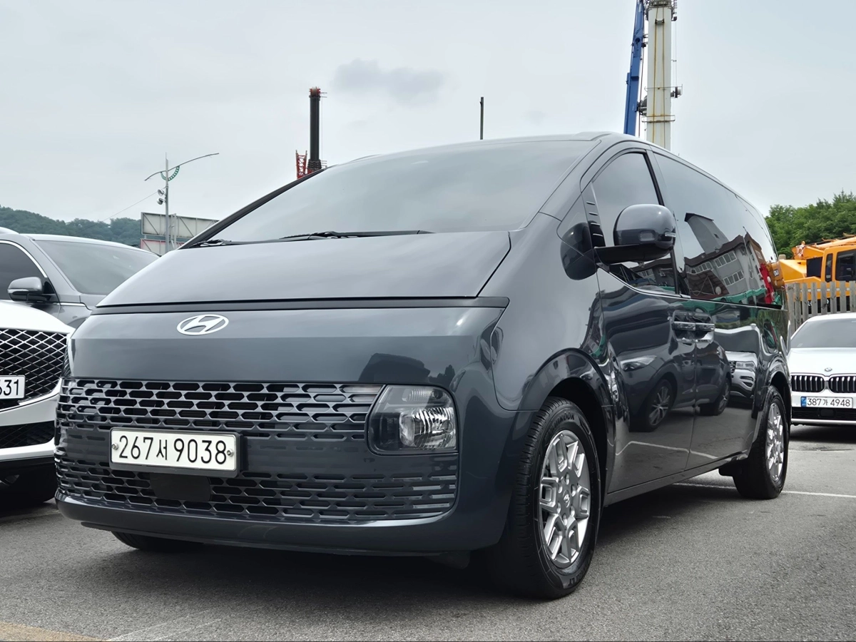 HYUNDAI STARIA