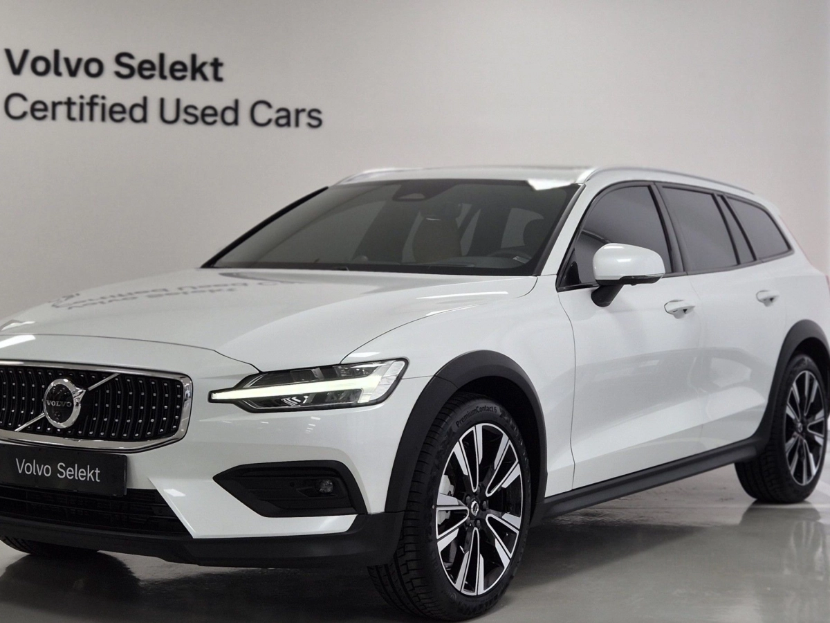 VOLVO V60 CROSS COUNTRY