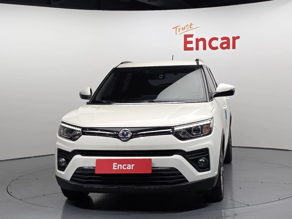 SSANGYONG TIVOLI VERY NEW