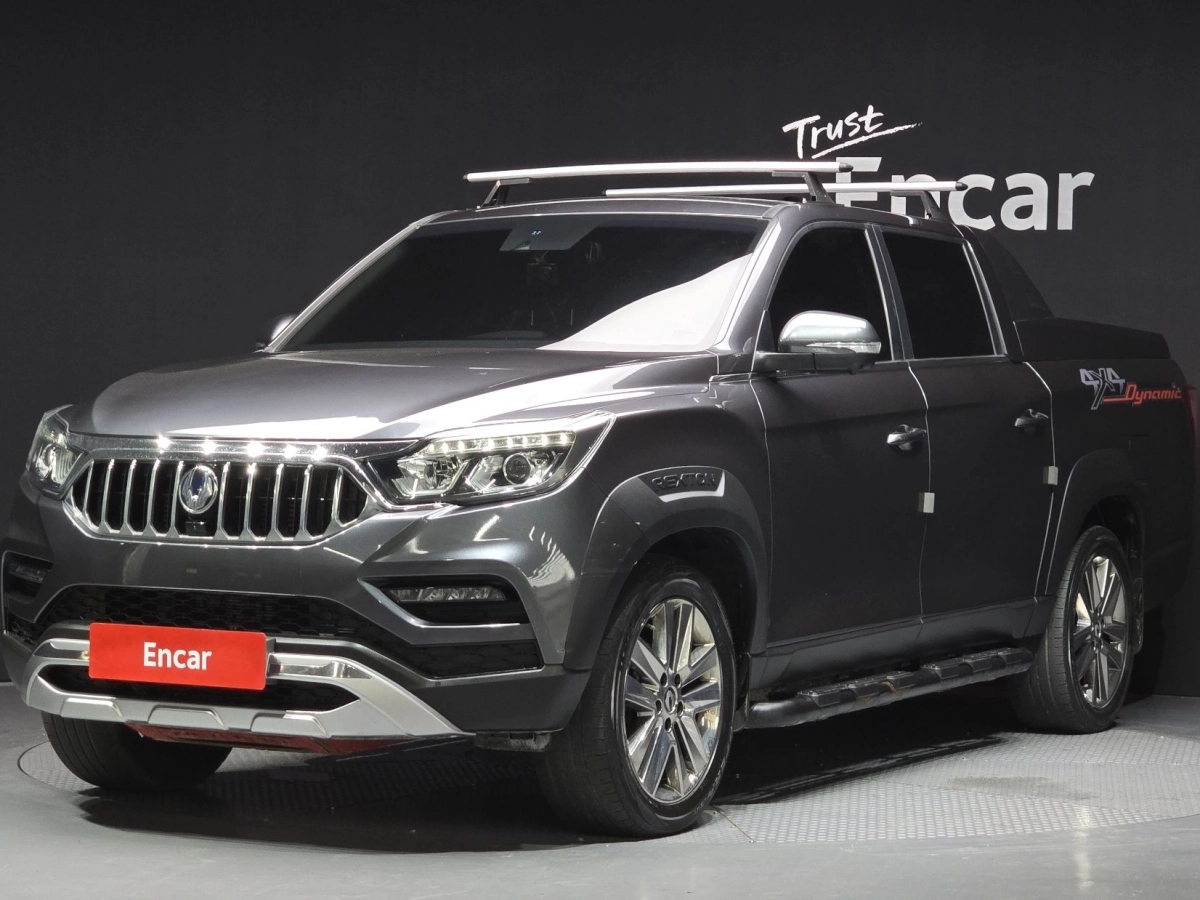 SSANGYONG REXTON SPORTS CAR