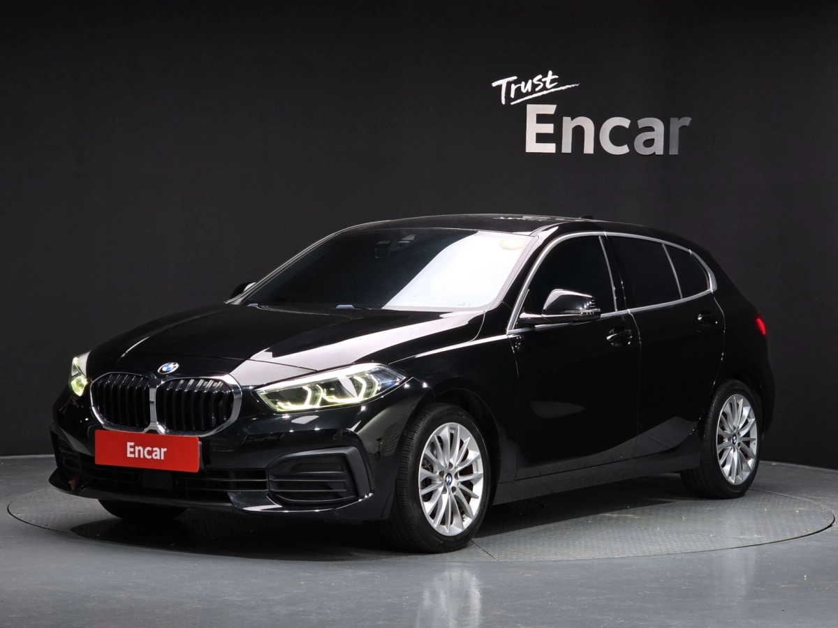 BMW 1-SERIES F40  2021