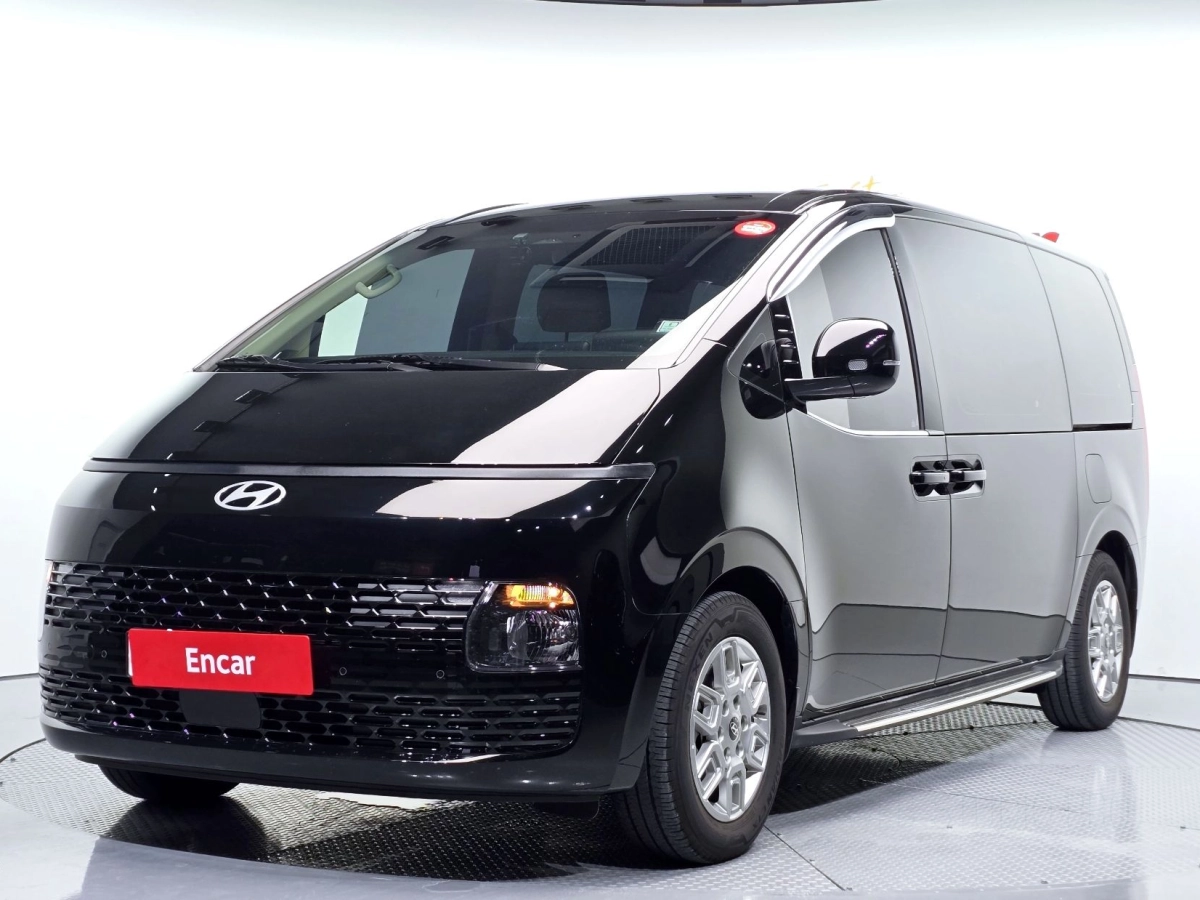 HYUNDAI STARIA 2025