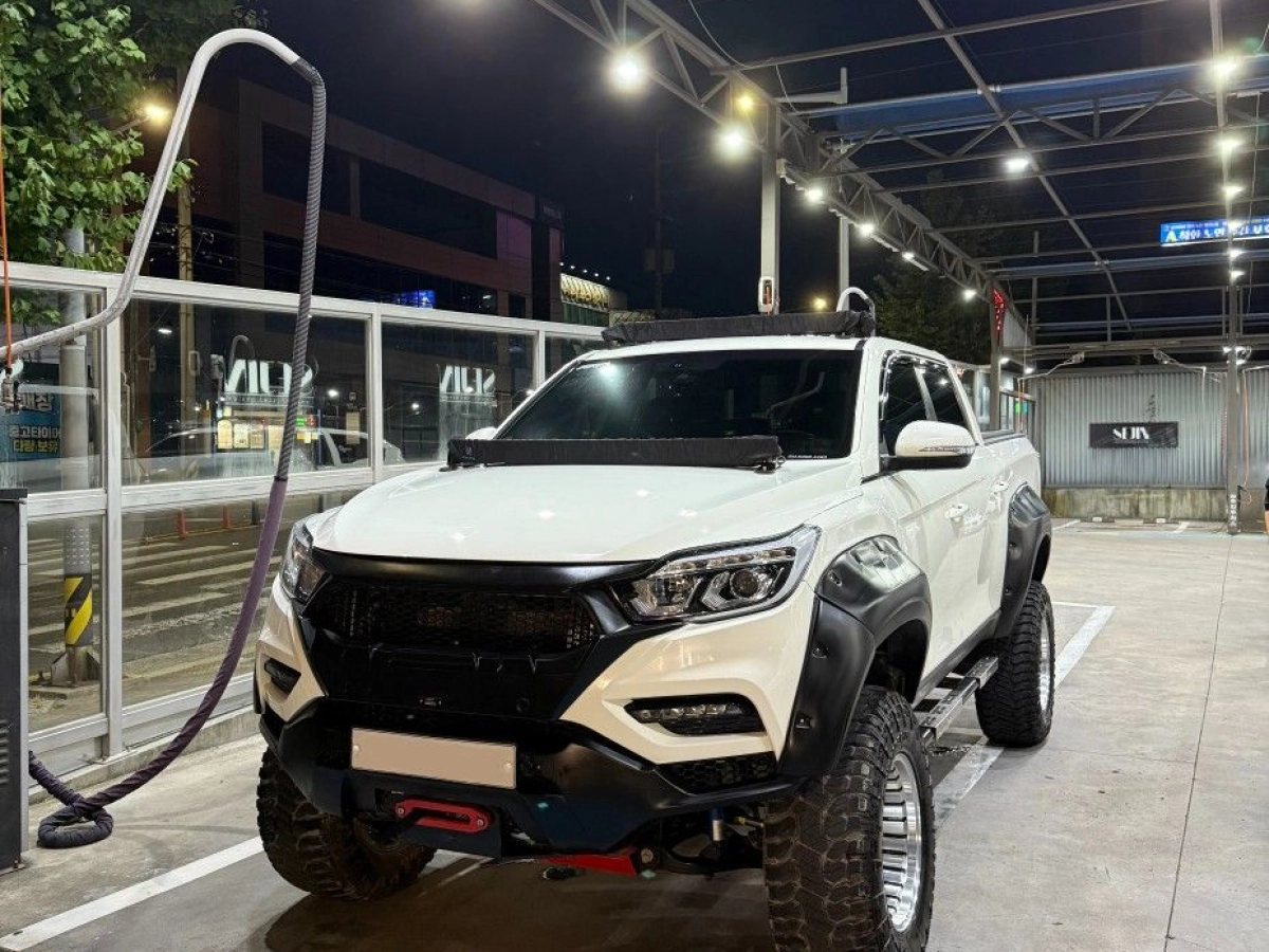 SSANGYONG REXTON SPORTS CAR