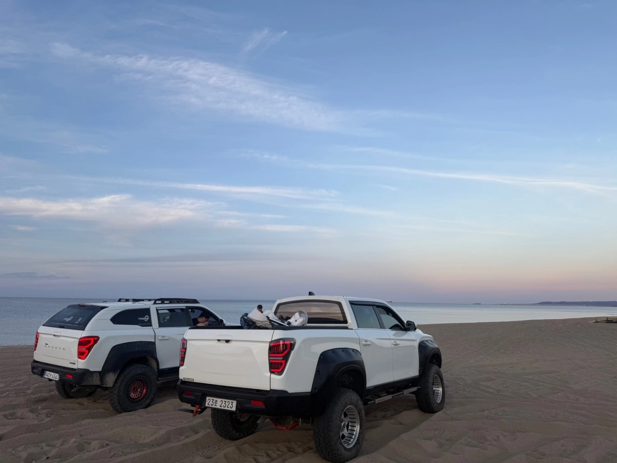 SSANGYONG REXTON SPORTS CAR