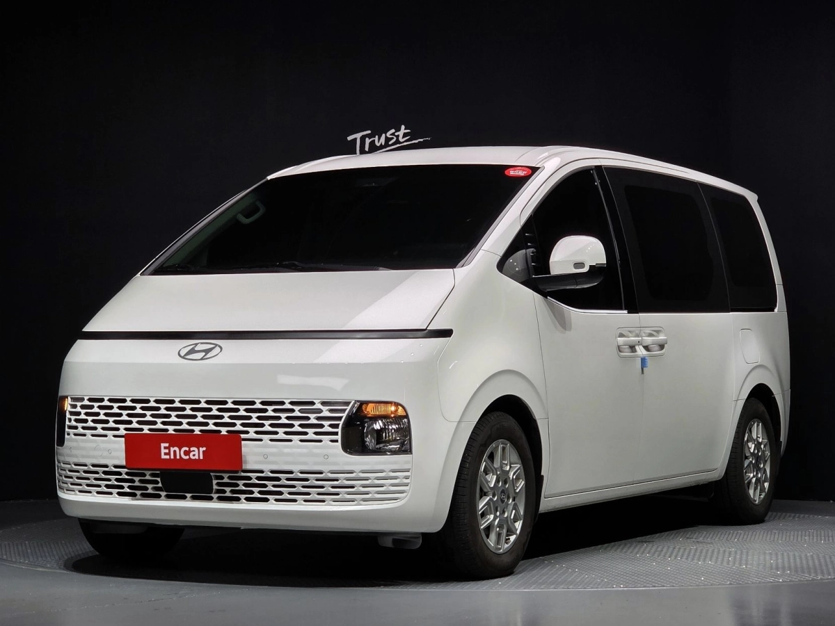 HYUNDAI STARIA 2025