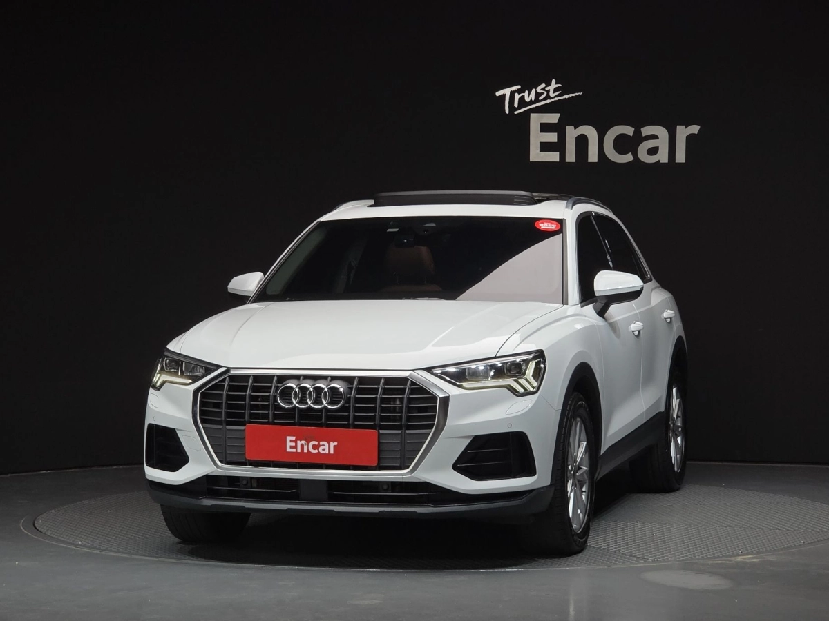 AUDI Q3 F3
