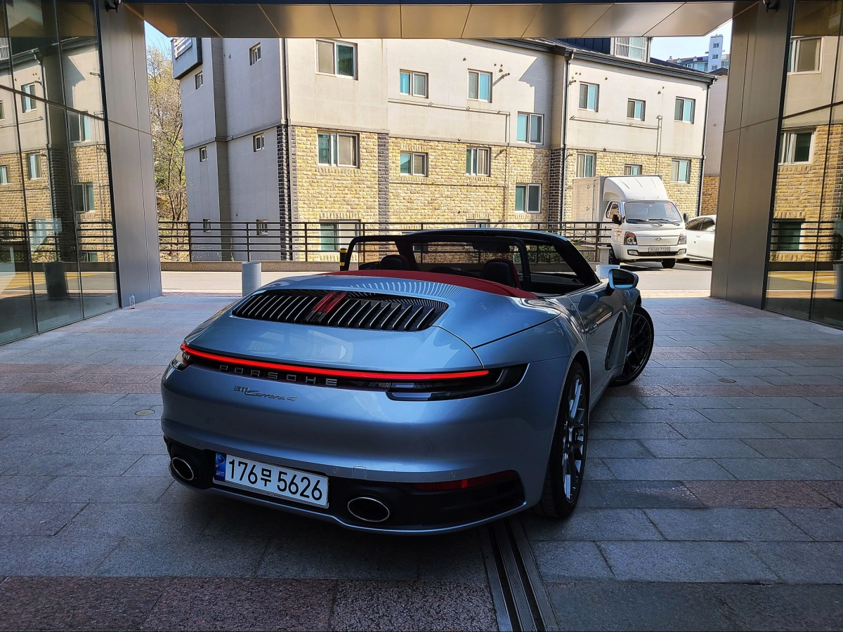 PORSCHE 911 992
