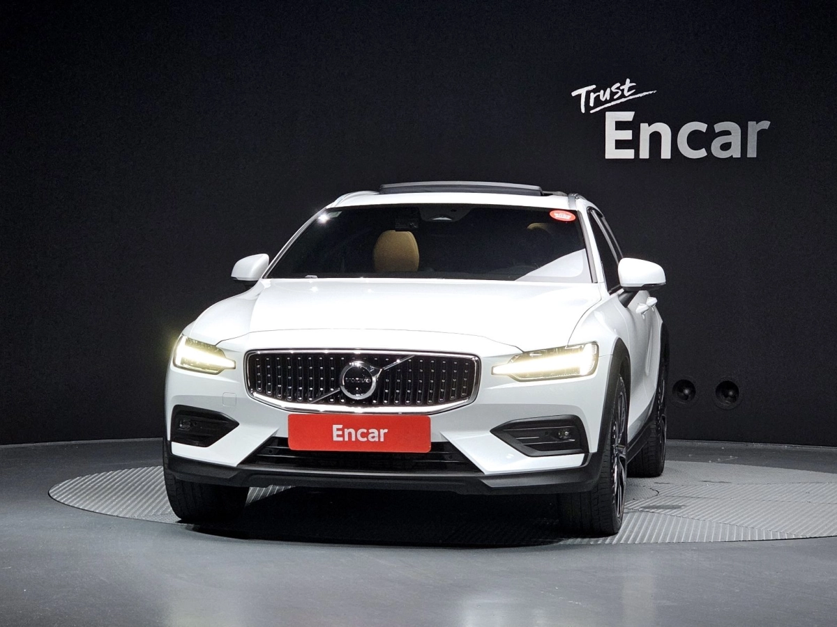 VOLVO V60 CROSS COUNTRY