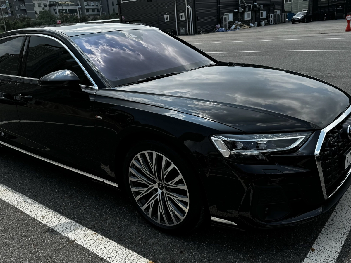 AUDI A8 D5