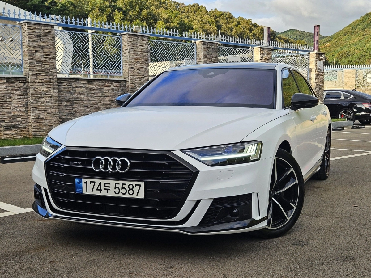 AUDI A8 D5  2020